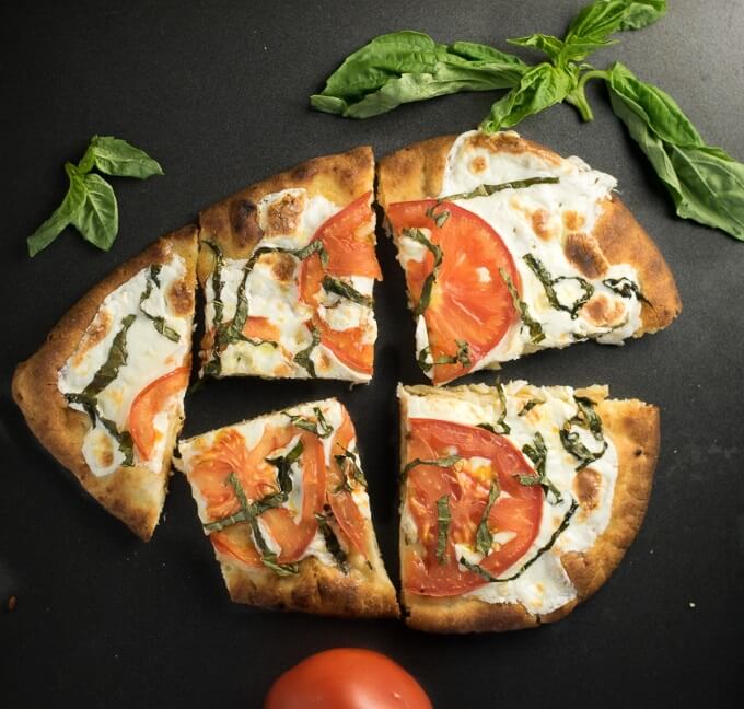 Pizza Margherita fácil con Naan Focaccia Cocina Facil