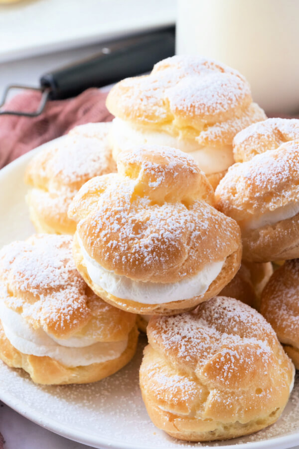 bocanadas de crema en la placa