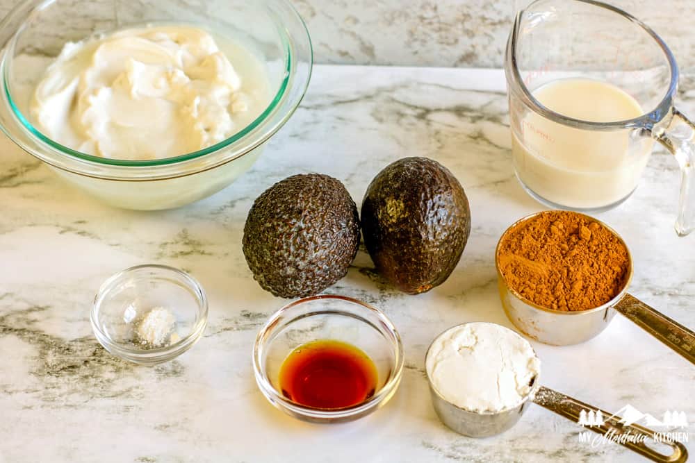 Ingredientes para helado de chocolate y aguacate