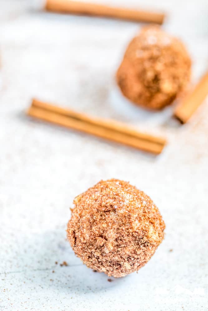 bomba de grasa keto churro con rama de canela