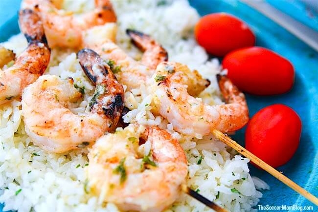 brochetas de gambas a la plancha