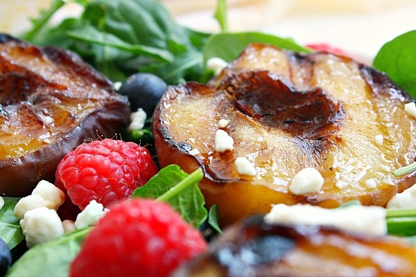 ensalada con frutas a la parrilla