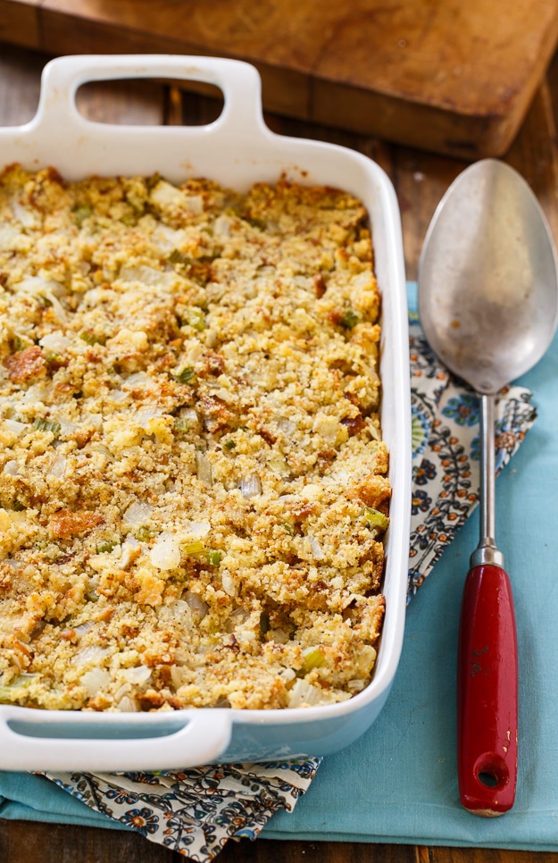 Salsa de pan de maíz del sur: imprescindible para el Día de Acción de Gracias