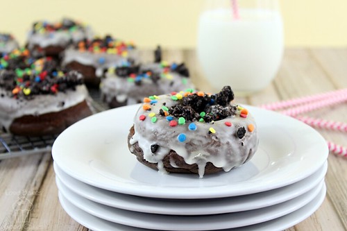 Espolvorear donas de chocolate Oreo #donas #desayuno #chocolate #oreo