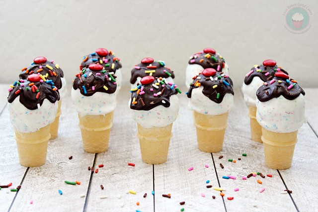 ¡No te preocupes por derretirte con estas divertidas paletas de helado! ¡Diversión para cumpleaños y fiestas de verano! #DoveTastemaker #cakepops