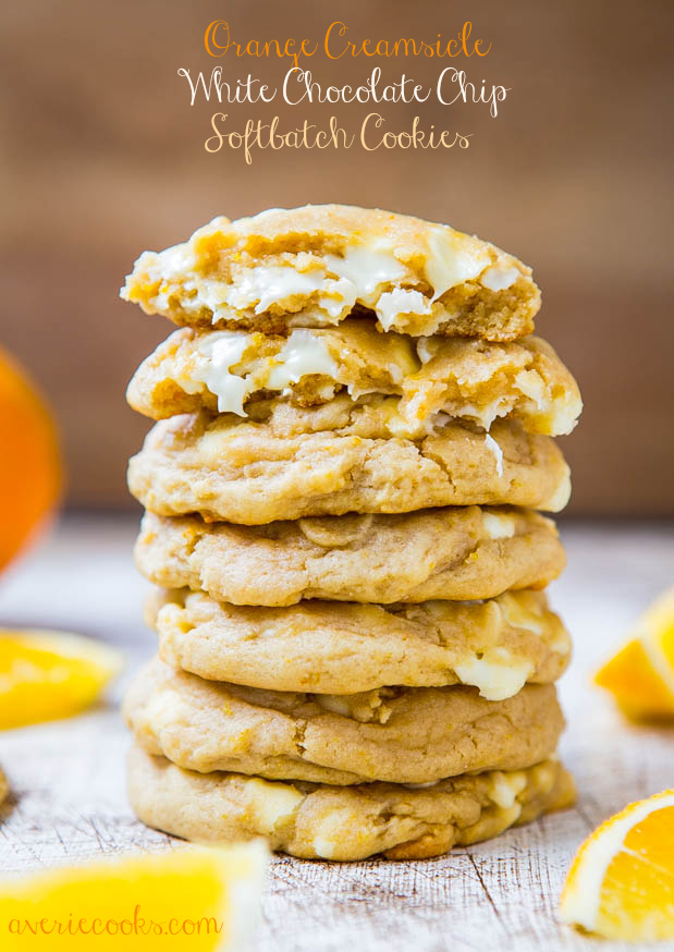 Galletas Softbatch con chispas de chocolate blanco y crema de naranja: ¡galletas que saben a crema de naranja! Receta fácil en averiecooks.com