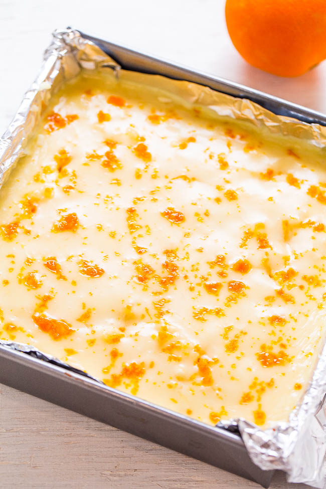 Pastel de naranja con glaseado de miel y naranja - ¡Sabor anaranjado INTRÉPIDO en este pastel FÁCIL, 100% cero, sin mezclador! ¡El jugo de naranja, el extracto de naranja y la ralladura de naranja hacen de este pastel la MEJOR manera de obtener vitamina C!