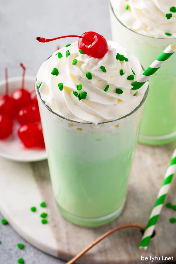 imagen de arriba hacia abajo para Shamrock Shake