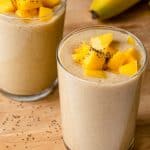 Batido de Mango y Plátano con Leche de Almendras, Semillas de Chía y Coliflor