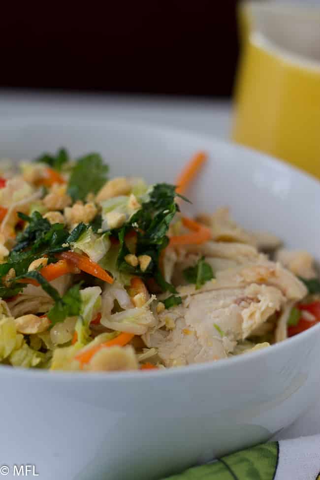 Ensalada de pollo vietnamita. Perfecto para el almuerzo. Rápido y saludable de hacer.